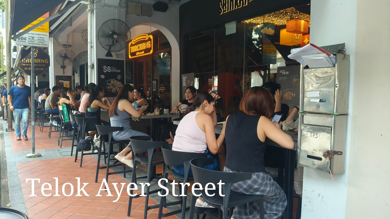 Telok Ayer Street / Amoy Street Junction nearby Amoy Street Food Centre. Lunch time walk tour.