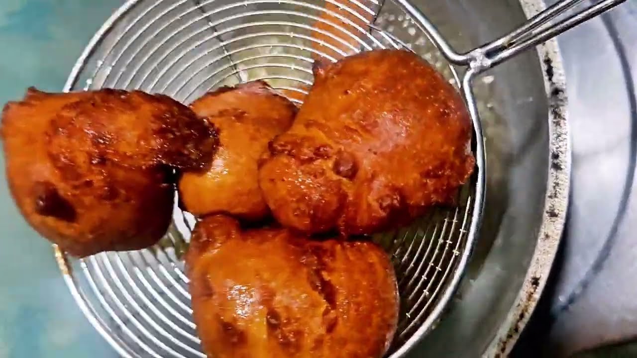 অন  সিজনে কাঁঠাল দিয়ে বড়া পিঠা। 