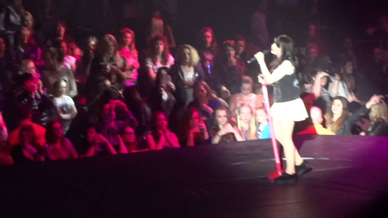 Carly Rae Jepsen - More Than a Memory at Phones 4u Arena Manchester on 22.02.13