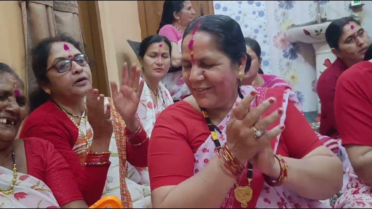 गज़ब की होली हो रही है डिफेंस कॉलोनी में #स्वांग #डांस #मस्ती#householdqueen 