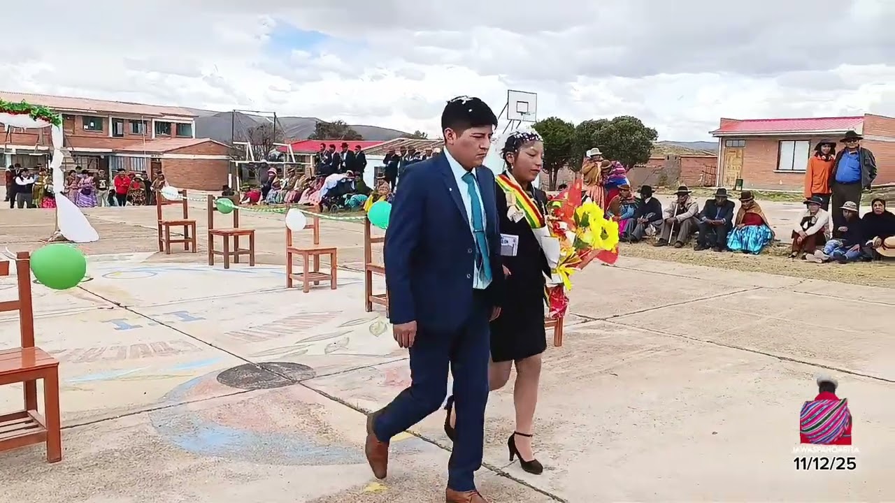 Solemne acto de graduación de la Unidad Educativa Bartolina Sisa ☺️