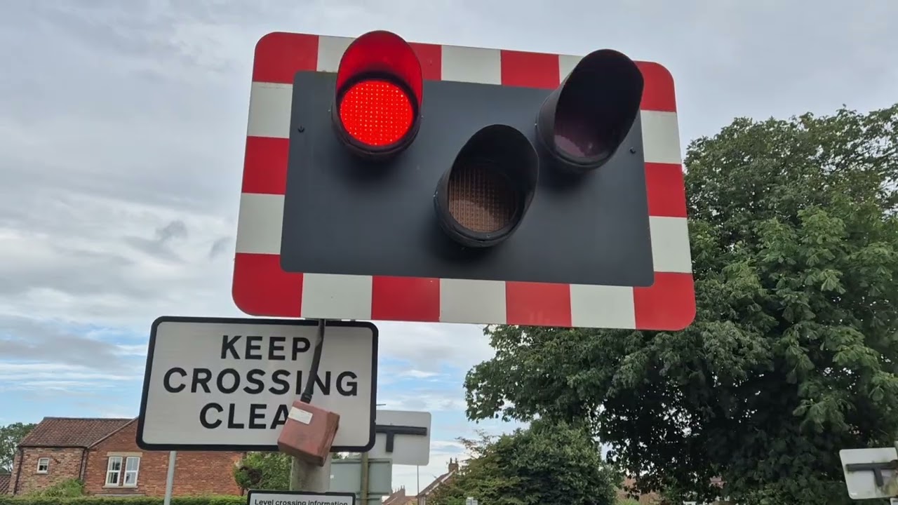 *Hanging E2S Alarms* Hutton Cranswick Level Crossing, East Riding Of Yorkshire (27/072025)