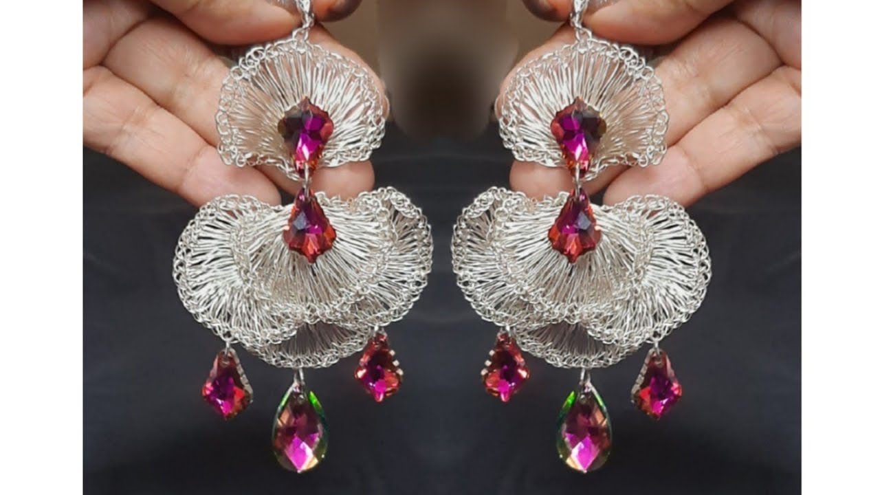 Aretes tejidos a crochet con alambres de cobre plateado
