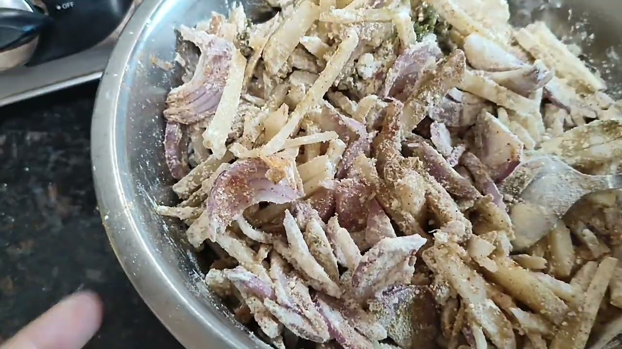 Quick n easy pyaaz or aloo ke pakode 😋
