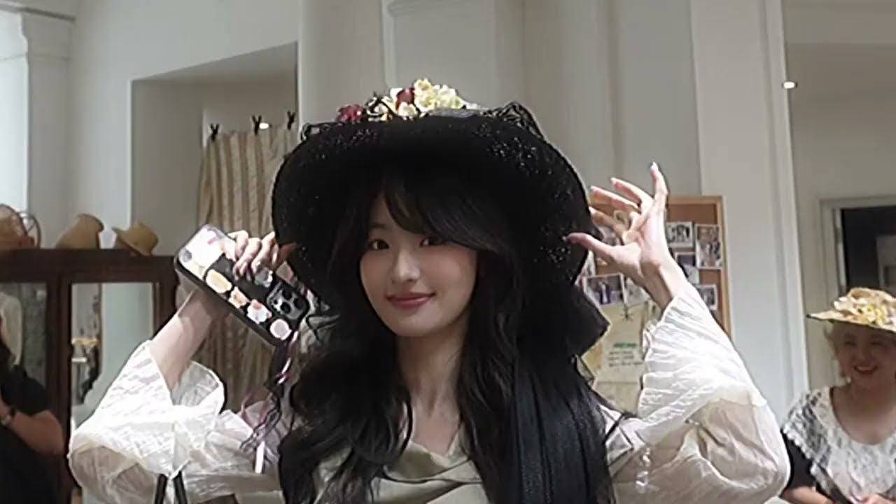 Yang YuTong 杨雨潼 Mini Vlog at the Market