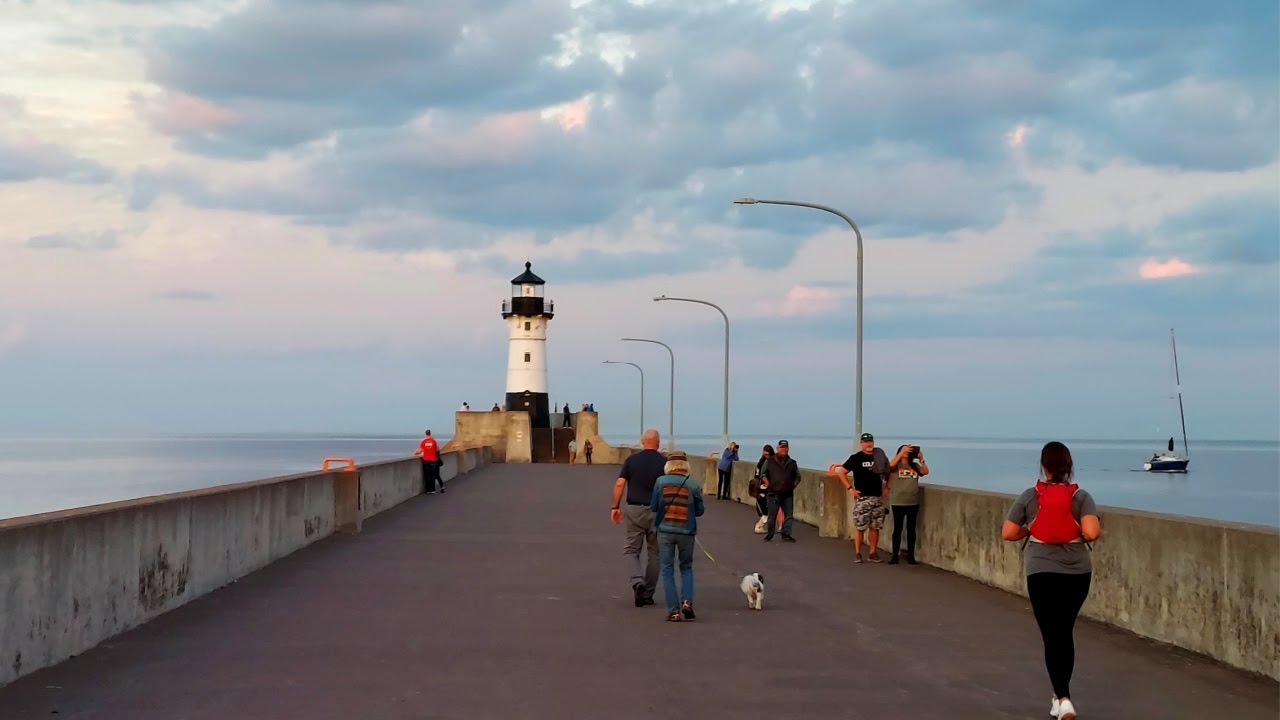 Walking Tour in Duluth Minnesota, Canal Park Pier along the Shores of Lake Superior 🚶&zwj;♂️