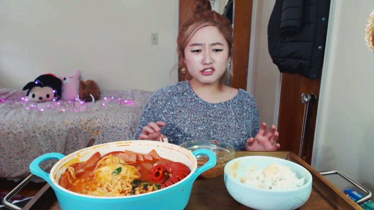 How to make Korean Army Base Soup(literally a spicy sausage soup )
