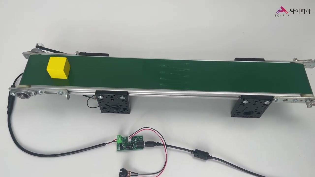 DC Motor-Driven Mini Desktop Conveyor Belt for Production Line Simulation