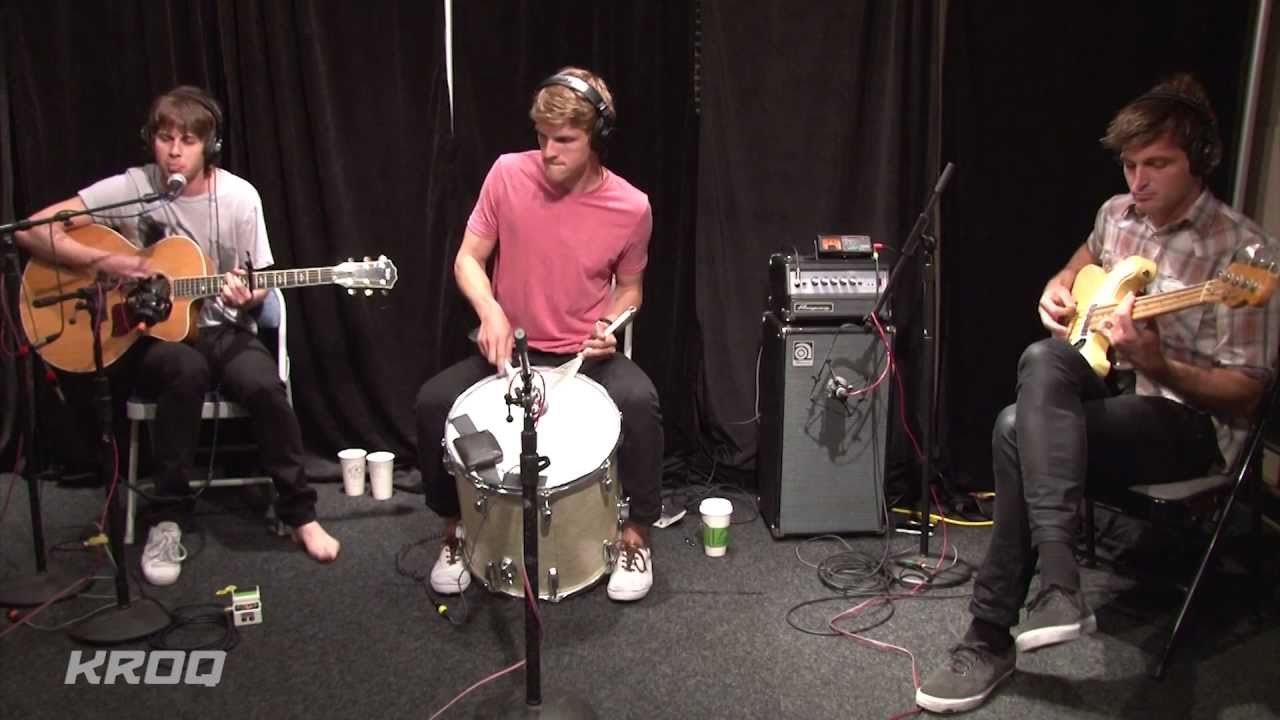 Foster The People- Pumped Up Kicks (Live at KROQ)
