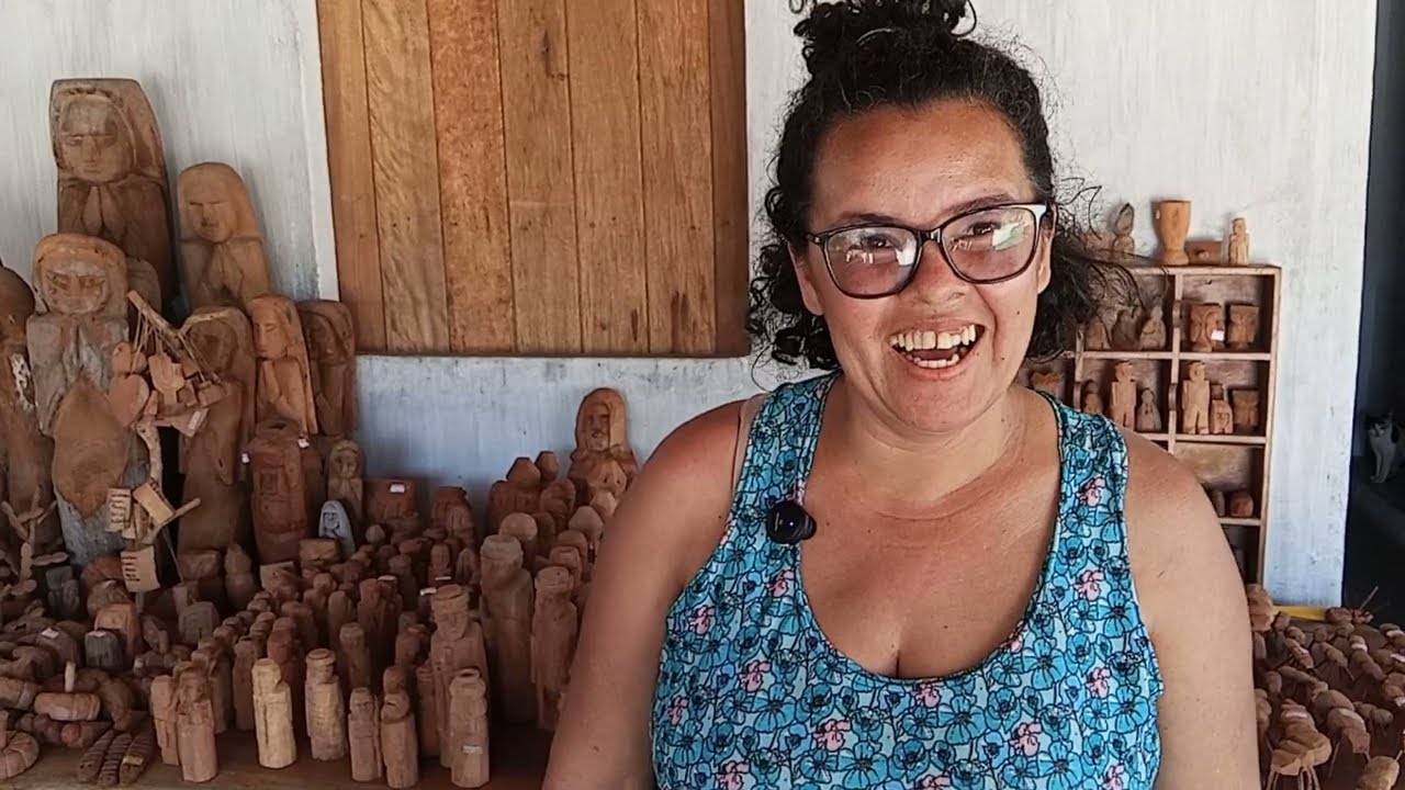 Simone Souza, a primeira artesã a assinar uma escultura no Vale do Catimbau