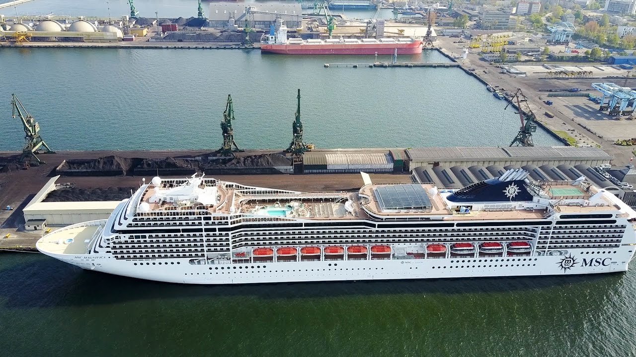 DJI Mavic PRO: MSC Magnifica cruise ship, port of Gdynia, Poland [4k@60FPS]