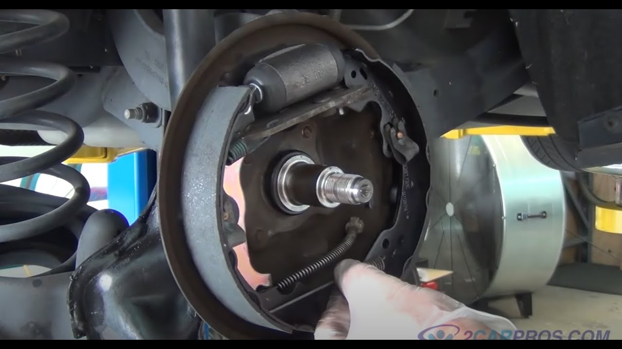 Замена задних тормозных колодок и рабочего цилиндра Ford Focus 1999-2005