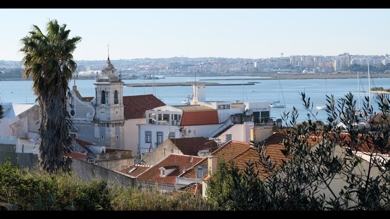 A antiga Mundet e o miradouro para a baía do Seixal