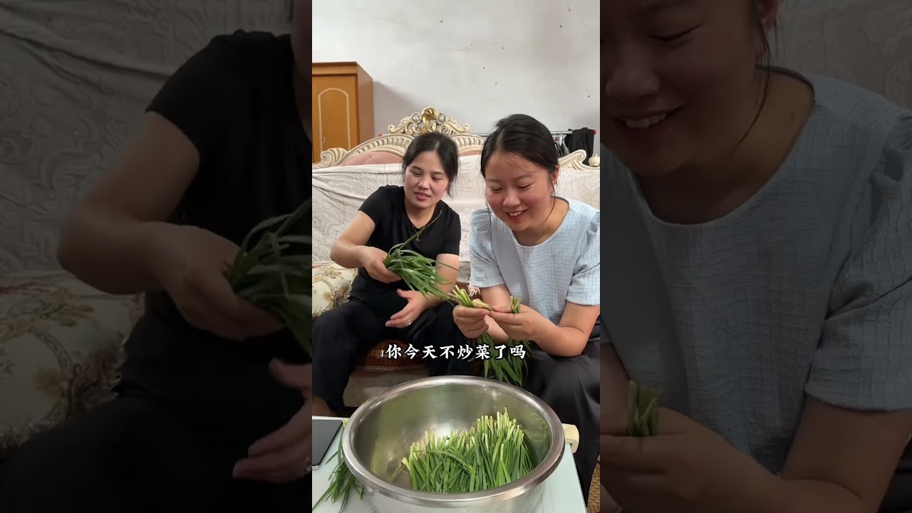 今天大娘回来给奶奶带个好几身新衣裳和18个公鸡奶奶心疼的不得了😁😁😁#新农人计划2024 #这才是该有的农村生活 #爱就是一起吃好多好多顿饭 #我的乡村生活 #农村美食