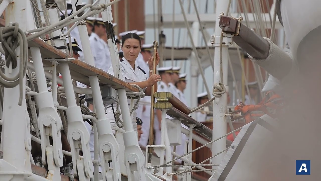El buque Juan Sebastián Elcano llega a Marín con la princesa Leonor a bordo