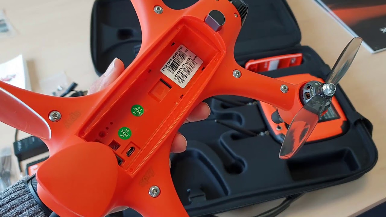 Unboxing o desempaquetado del Swellpro Spry dron impermeable