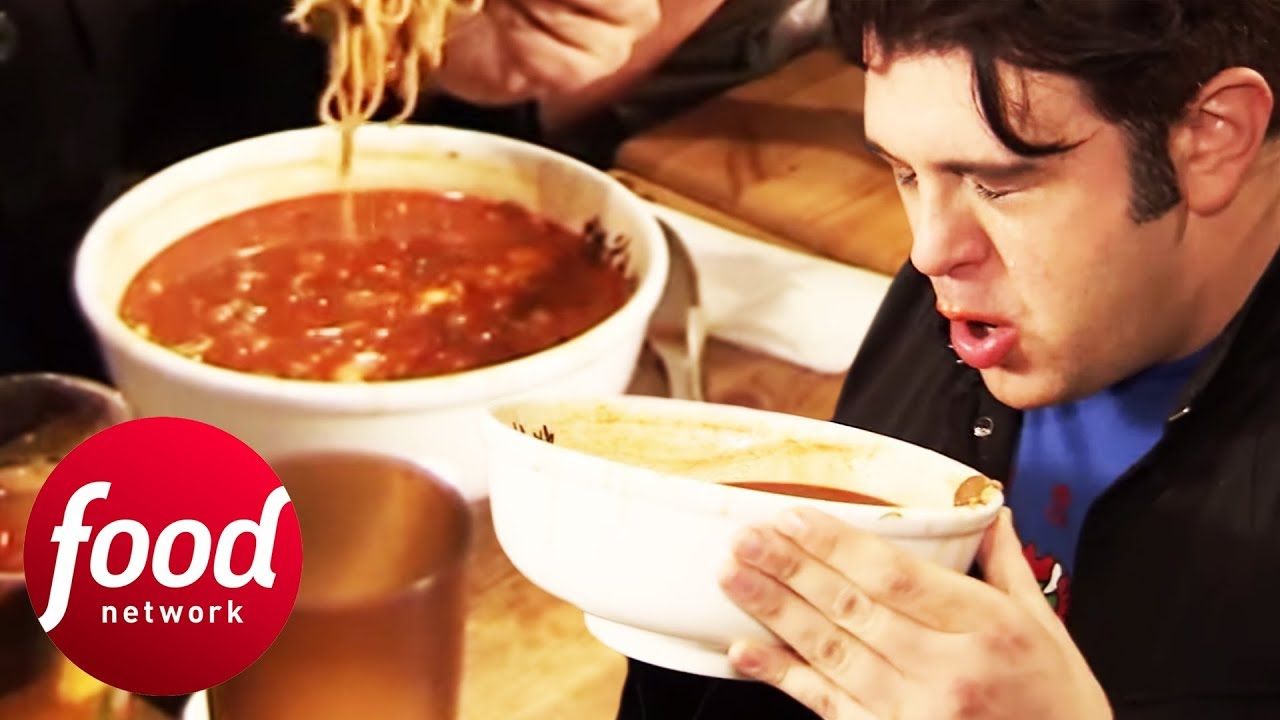 Адам бросает вызов восхитительно острому рамэну | Man v Food