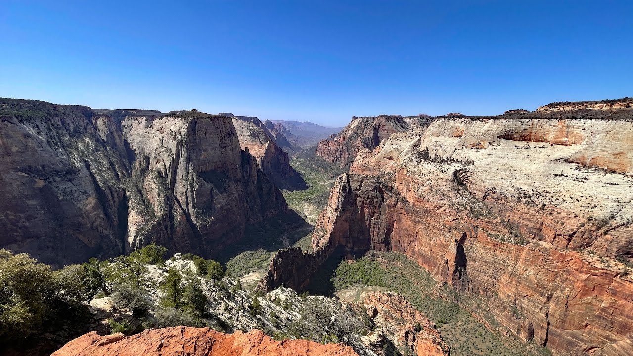Hiking Zion East Rim Trail to Observation Point and Deertrap Mountain via Stave Spring trailhead
