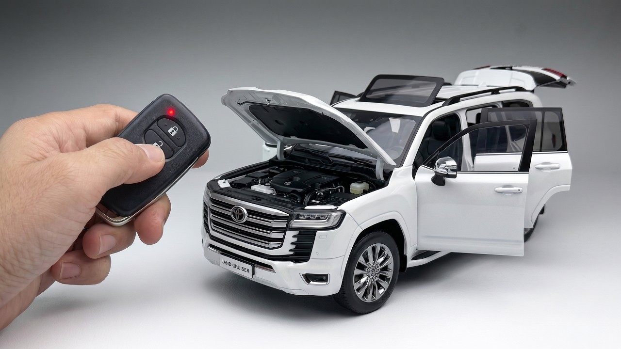 Toyota Land Cruiser LC300 1/18 Scale Premium Diecast Car with key remote Unboxing and review