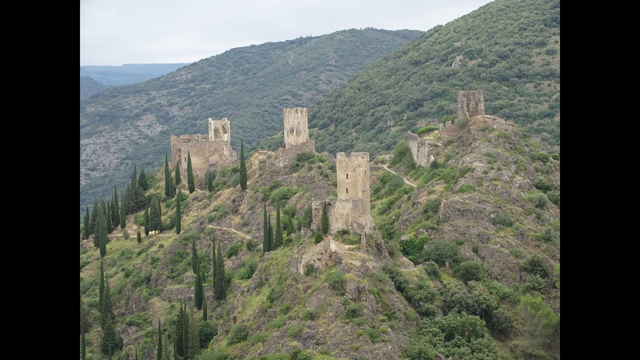 Les Châteaux de Lastours, le village et le Belvédère.