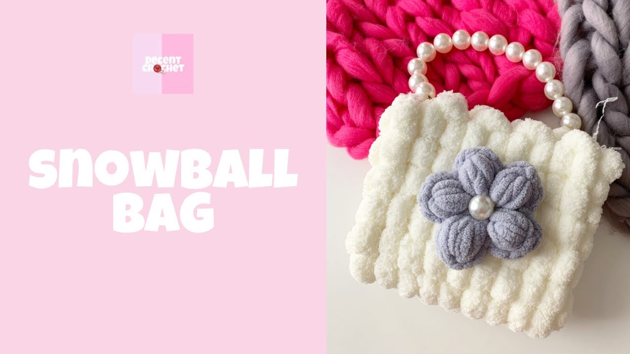 DIY Plastic Canvas Snowball Bag with Daisy Yarn. Super Fluffy and Fashionable!