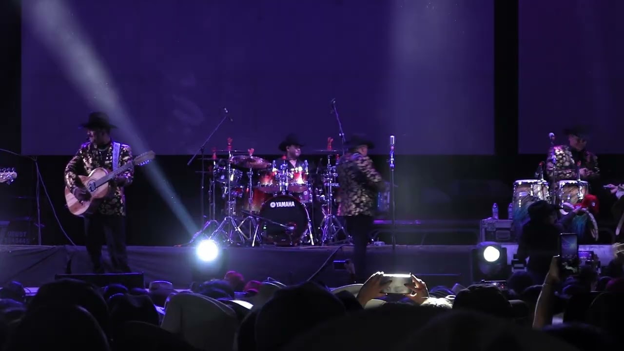 CARDENALES DE NUEVO LEON  MIX, BELLEZA D CANTINA, MI AMANTE, ME OLVIDASTE .... EN VIVO