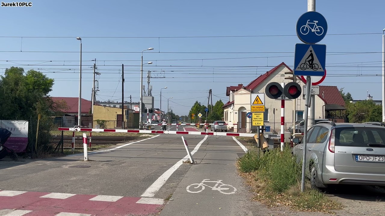 Przejście kolejowe Mogilno, Dworzec kolejowy // Polish Railroad Crossing