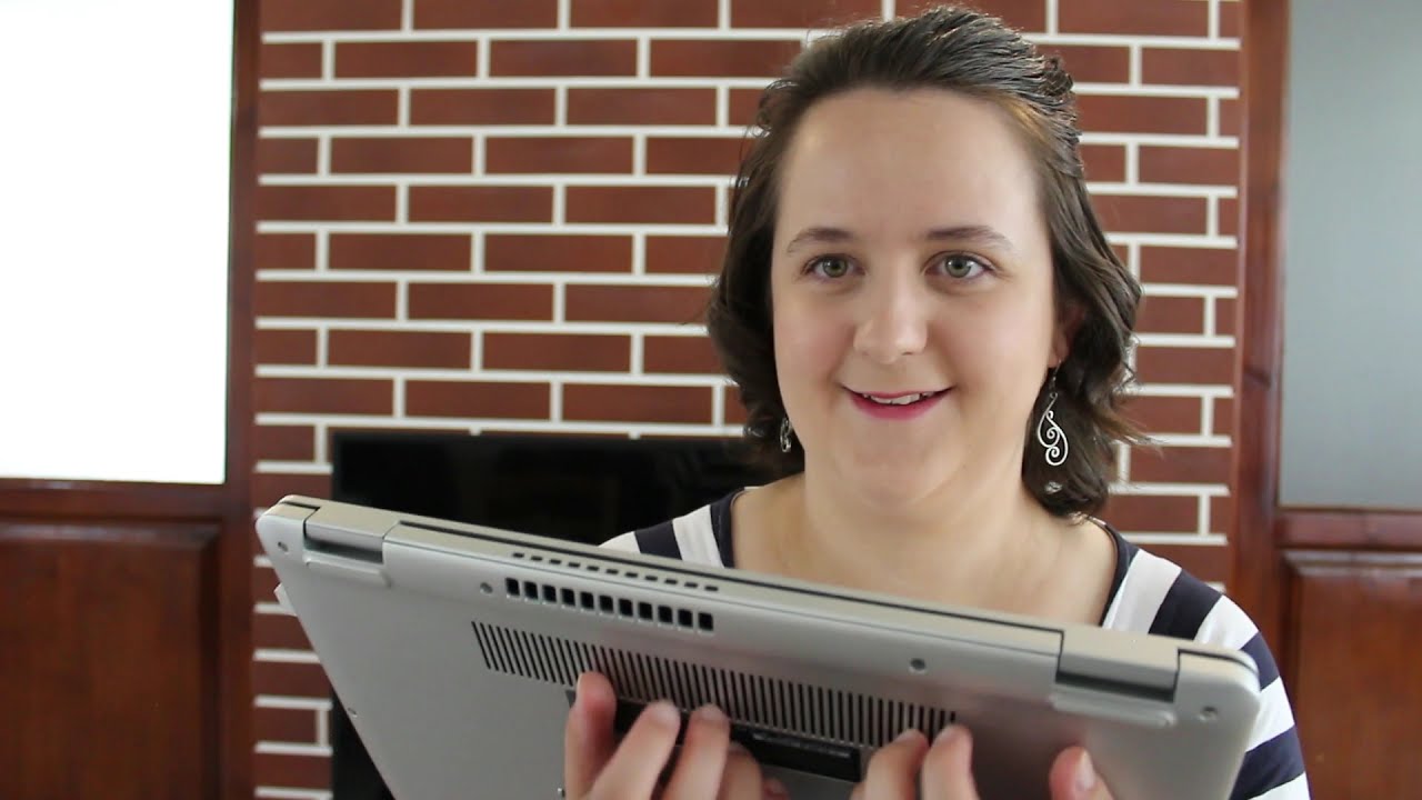 ASMR – PC-szervíz: billentyűzet tisztítása, szoftverfrissítés, csacsogó munkatárs :)
