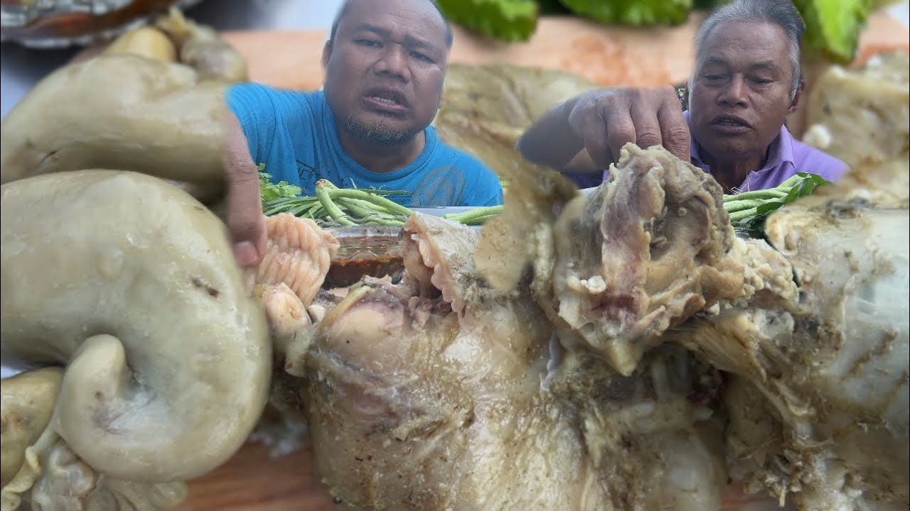มดลูกวัวยกมาทั้งยวงต้มเปื่อยๆคุ้ยแจ่วขี้เพี้ยขมๆกินคำใหญ่ๆเต็มปากเต็มคำอยู่ท่งนาคือเก่า | อิแอบแซบ