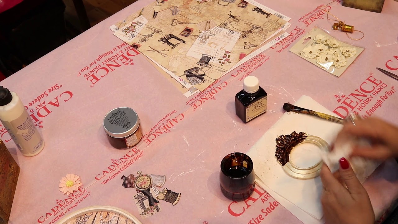 Bastidores decorados con productos Cadence
