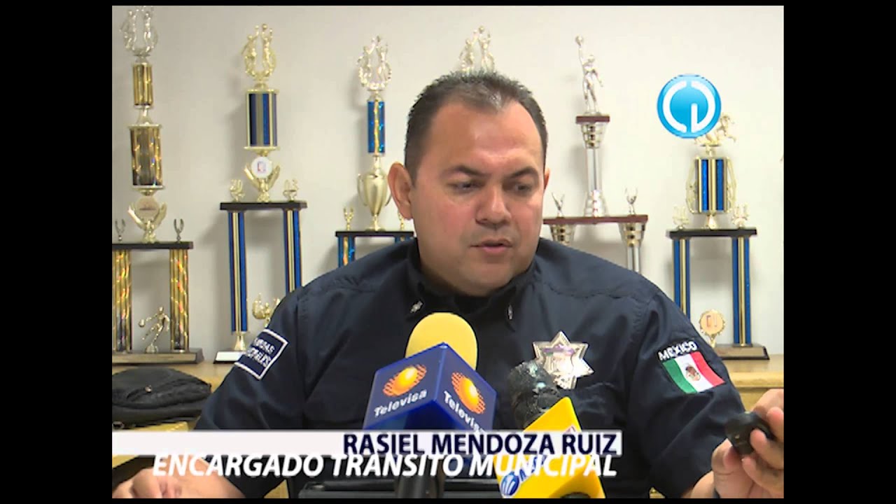 Noticieros Televisa Hermosillo - Proh&iacute;ben transportar personas en la caja de los autos tipo pick up