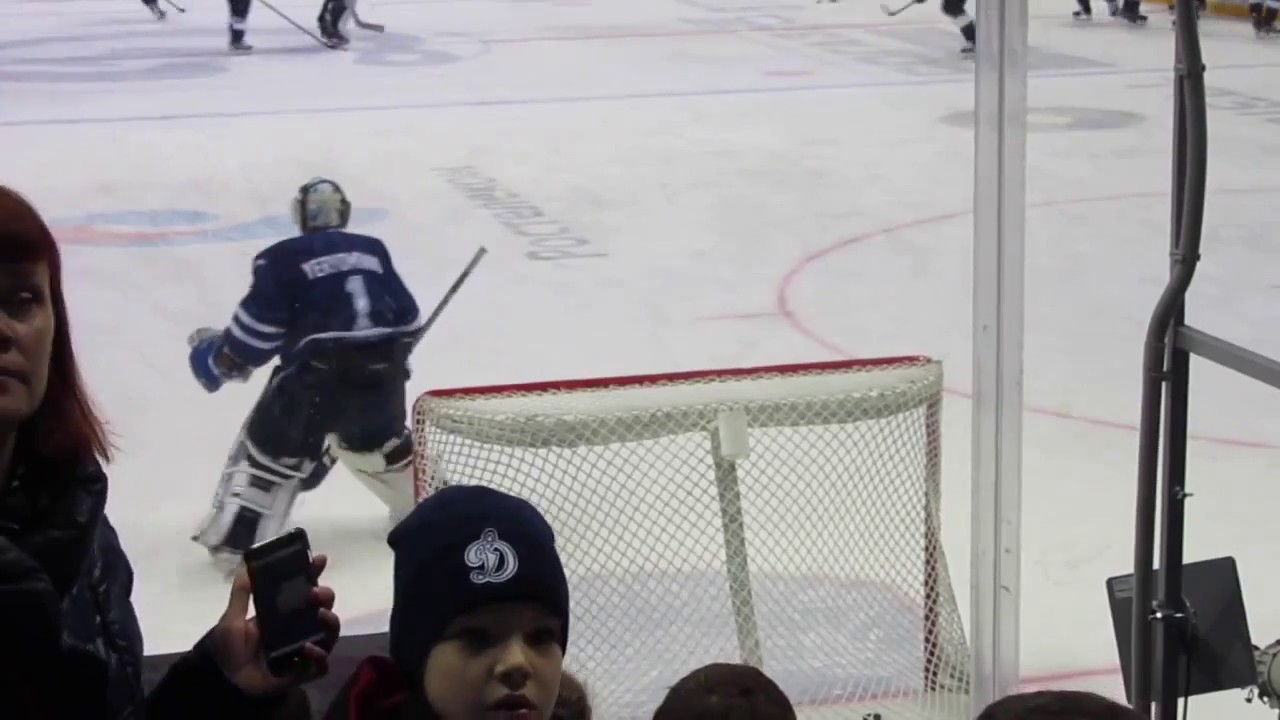 Eryomenko and Lazushin during pre-game warm-up at the Dynamo @Torpedo hockey game