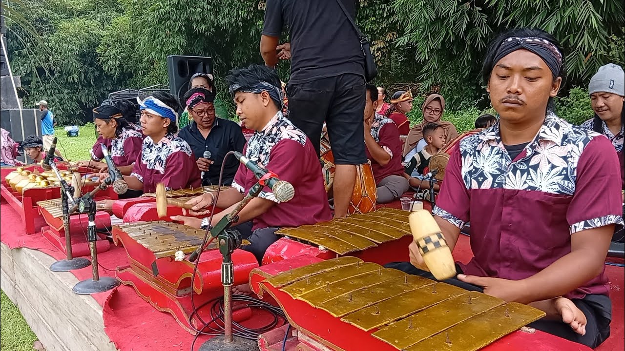 SEKAR GADHUNG KOLABORASI 2 EBEG BANYUWASAN live: lapangan kebumen baturaden