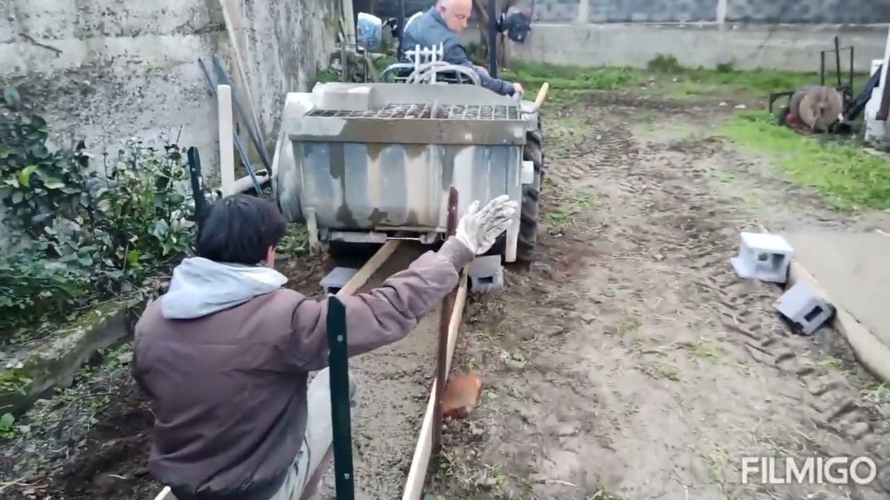 inizio realizzazione massetti con benna