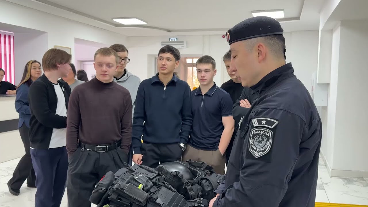 Рассказ героя и показательные поединки: полицейские встретились с сельской молодёжью