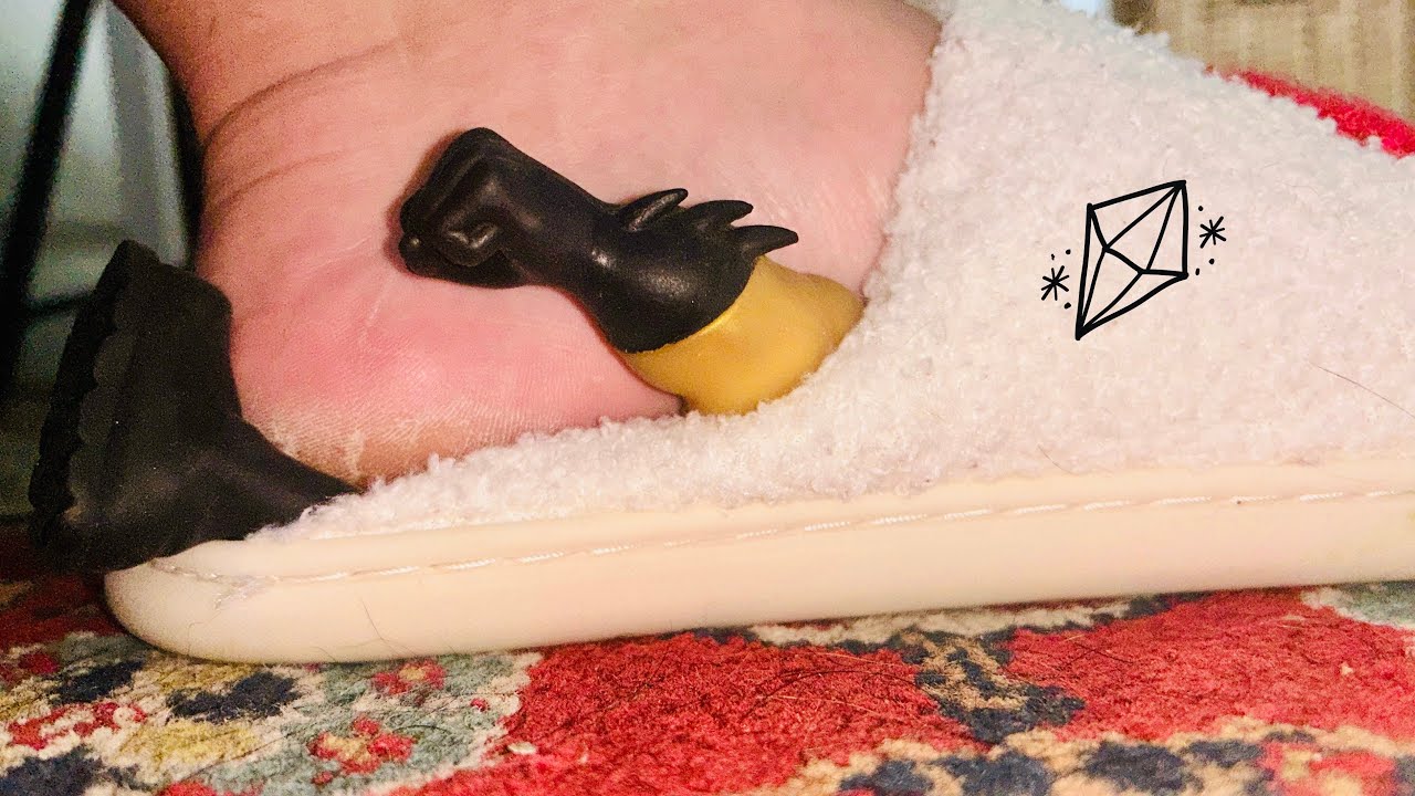 Tiny Batman trapped and crushed into giantesses slipper 
