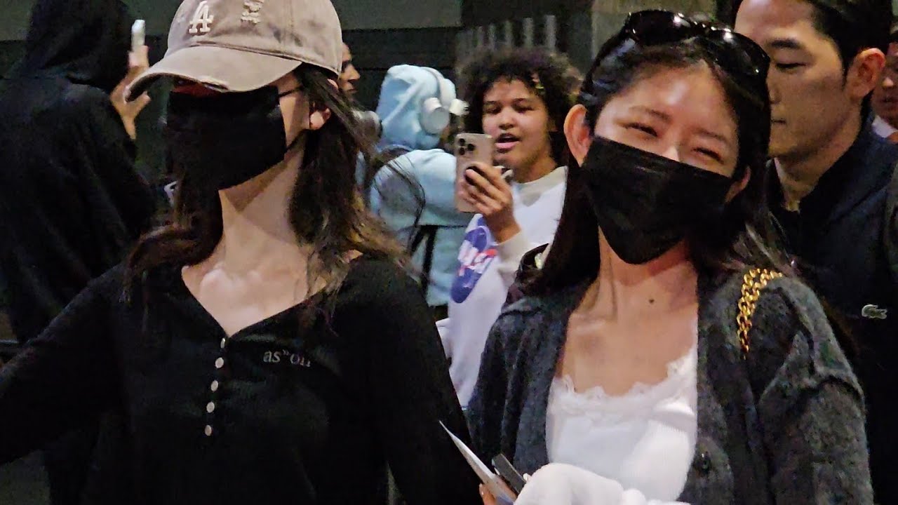 IVE Rei 레이 & Liz 리즈 arrival @ Charles de Gaulle Airport in Paris for the Valentino PFW Event
