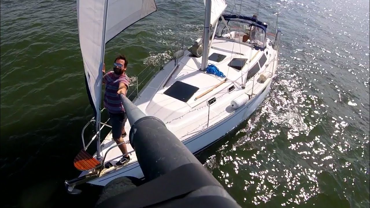 Welcome Aboard this 33.5' Hunter Sailboat