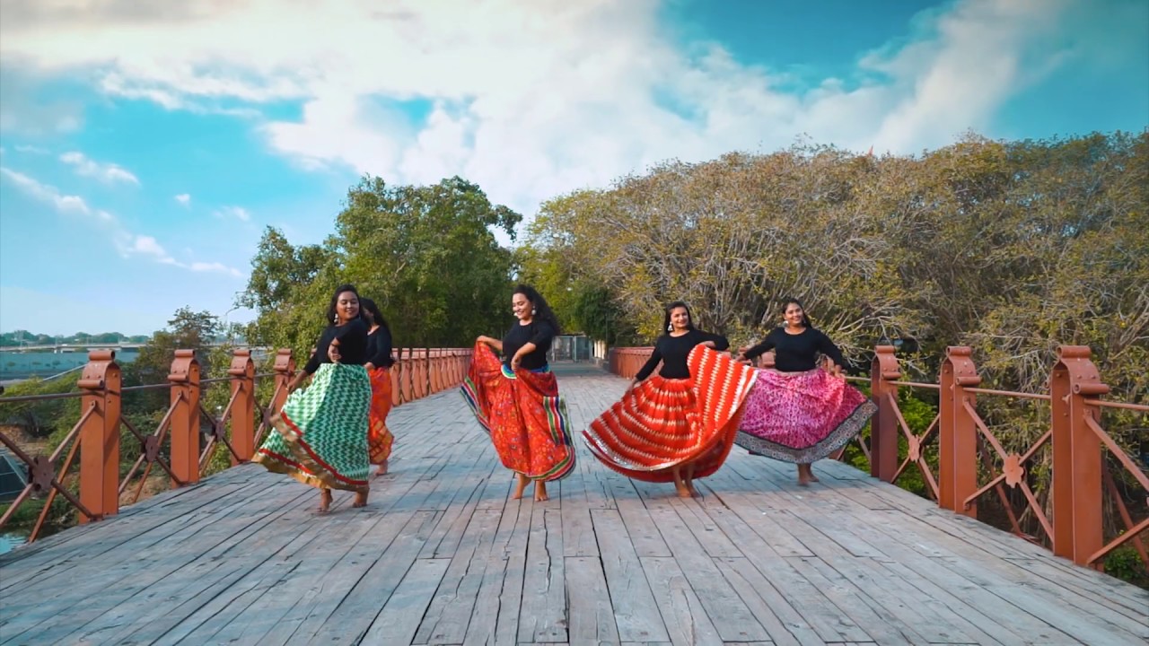Rajvaadi Odhni - Kalank | Dancing Flames | Alia Bhatt | Varun | Pritam