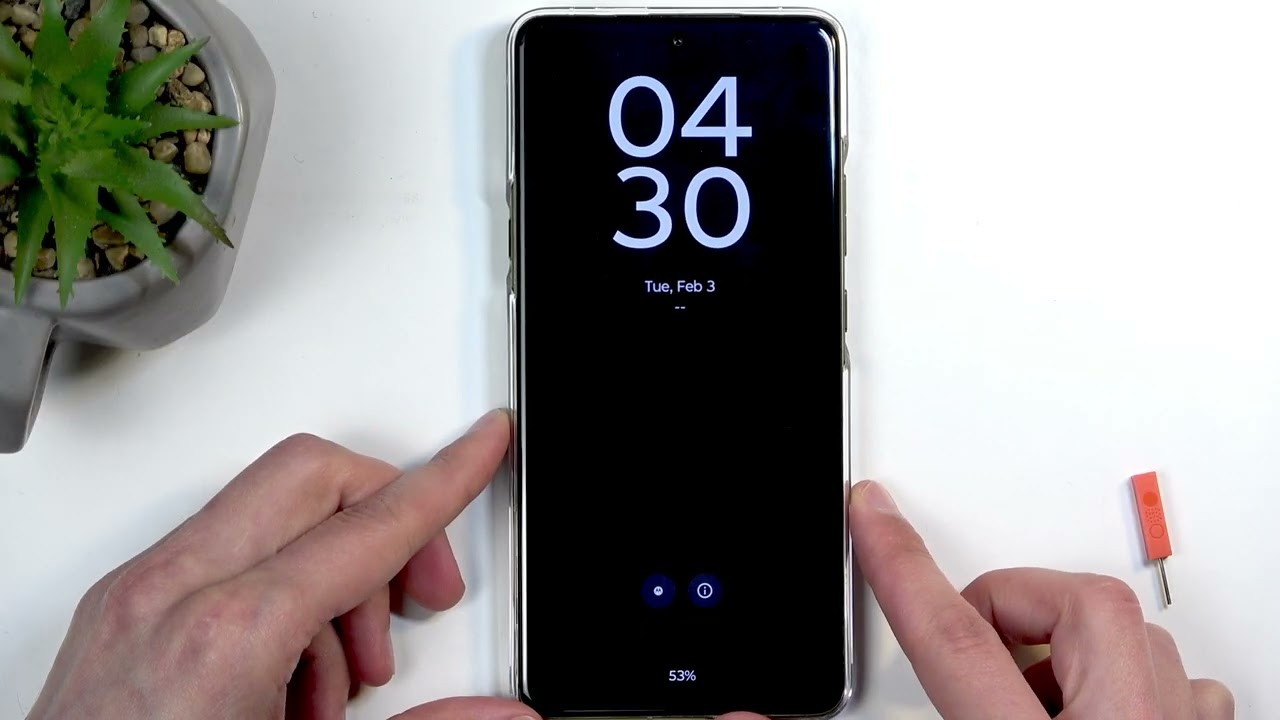 MOTOROLA Signature - How to Insert SIM and SD Card