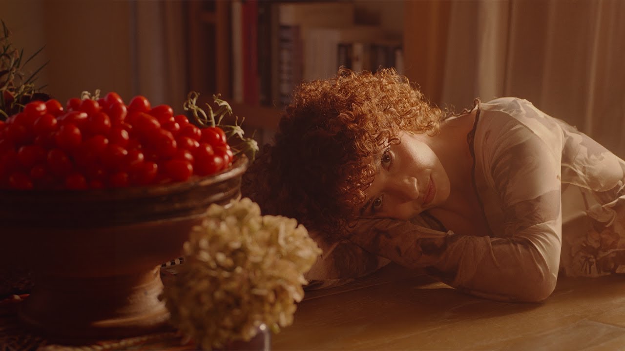 Enchantée Julia - Save Me (Clip officiel)