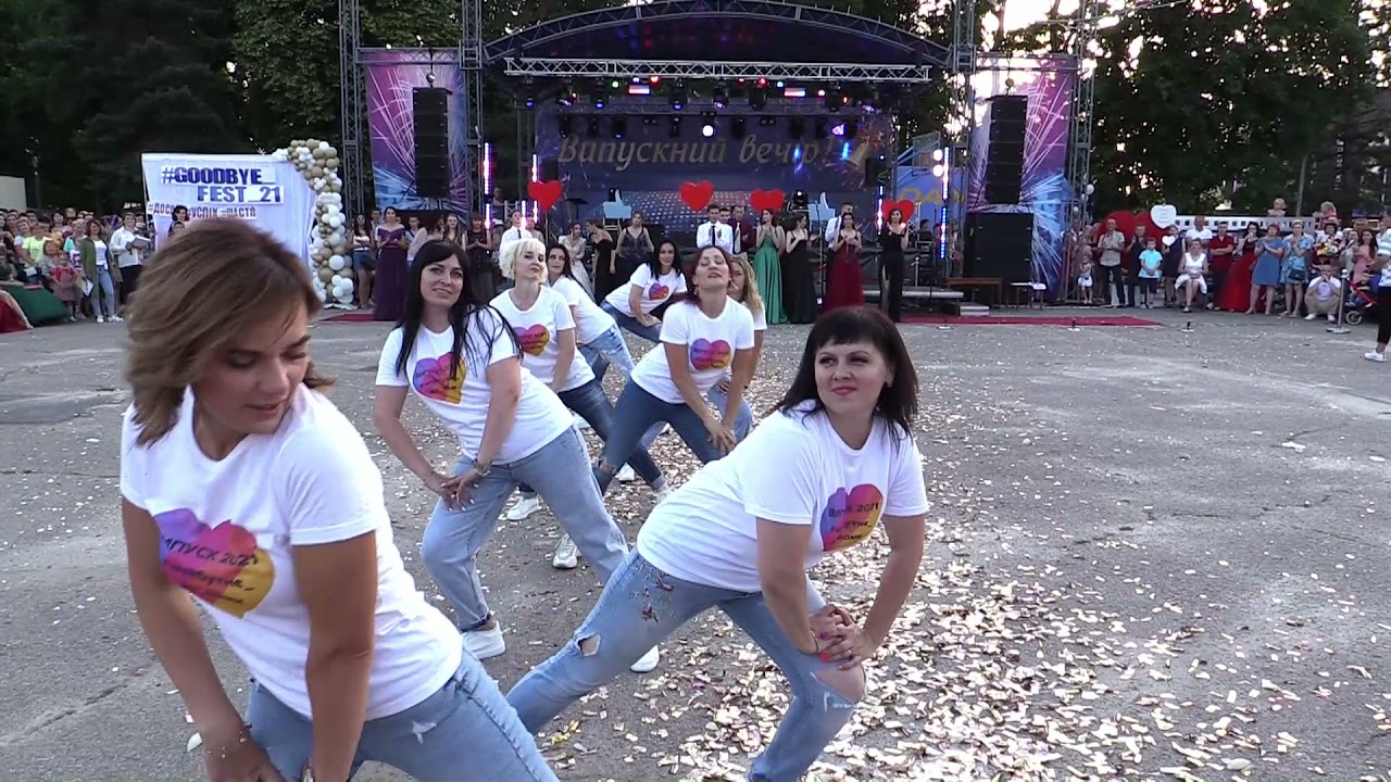 Вальс выпускников Нововодолажского лицея №1 и ФЛЕШМОБ родителей на выпускном