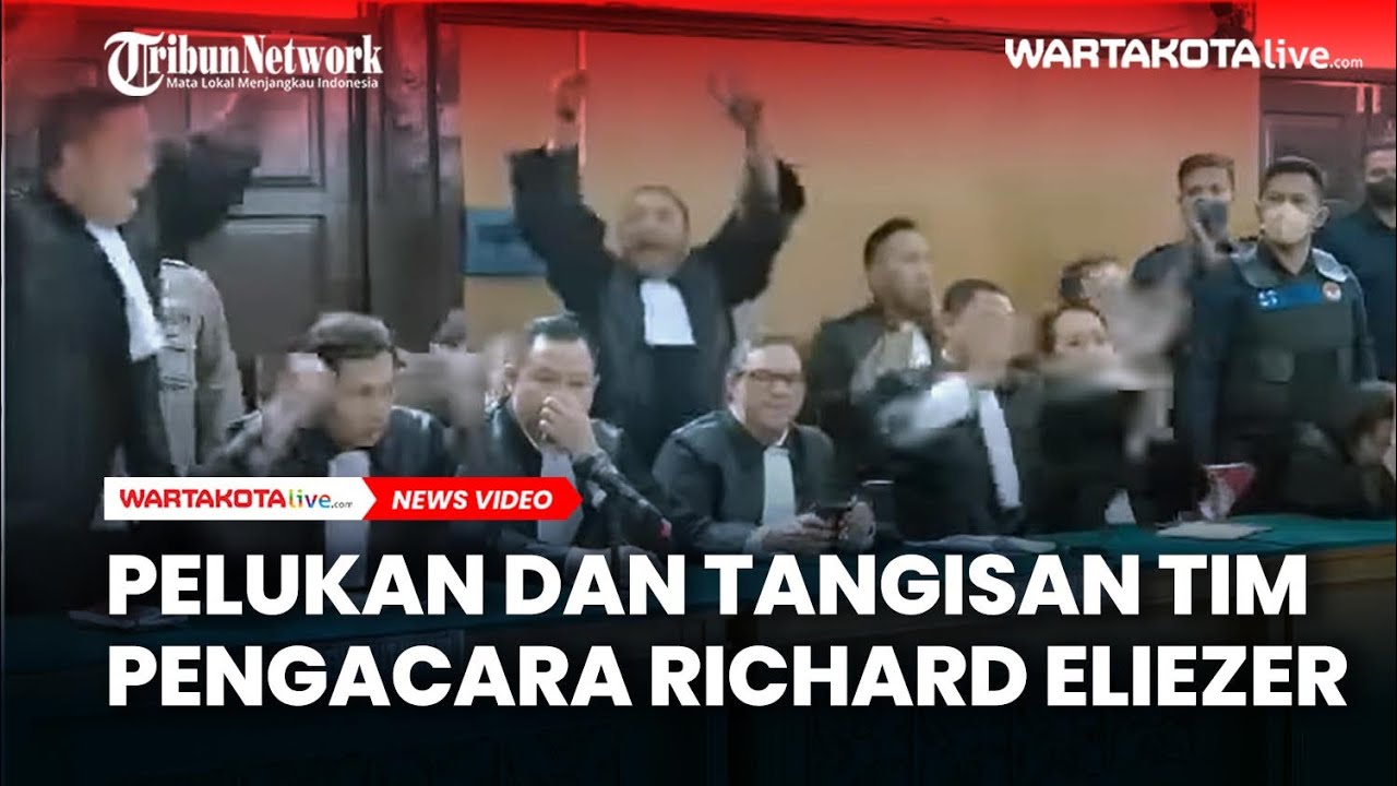 Peluk dan Tangis Tim Pengacara Richard Eliezer