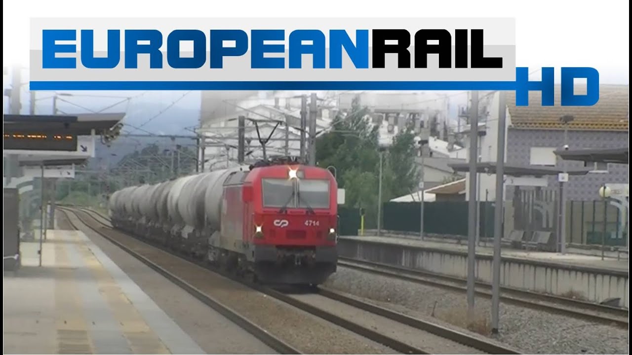Comboios de Portugal CP Carga 4700 loco 4714 + cement tankers passes Cacia Station