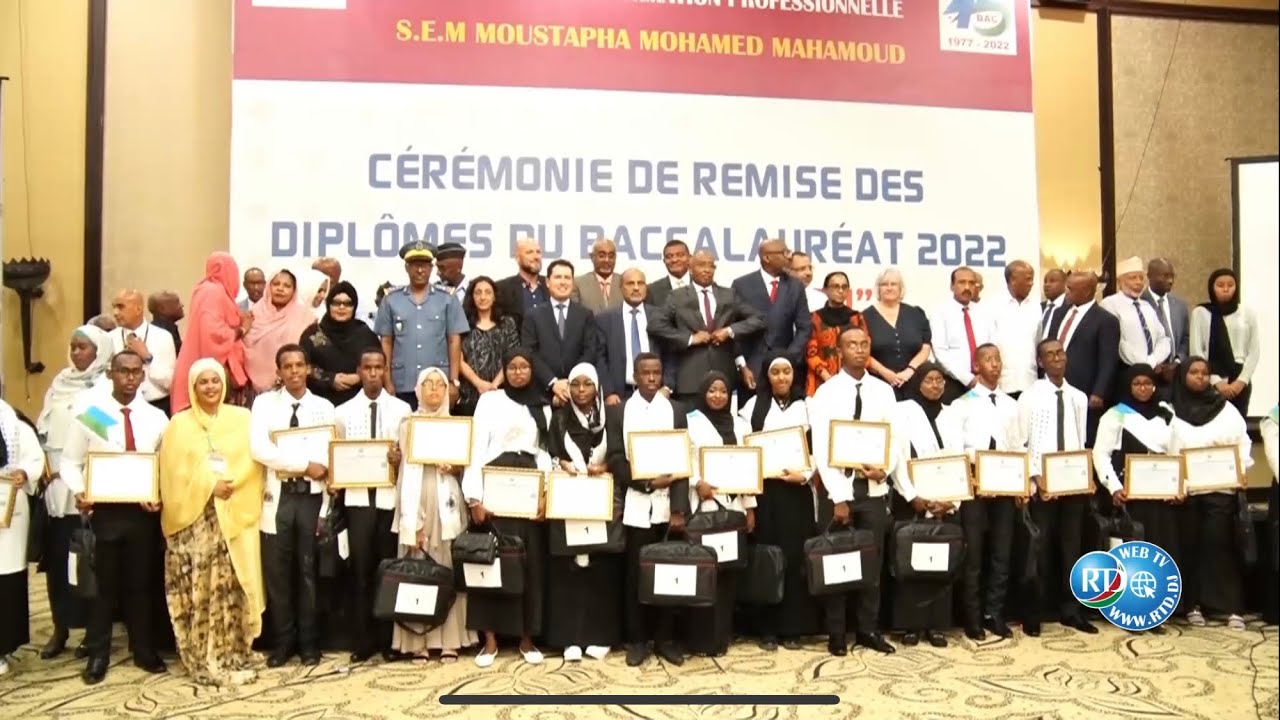 MENFOP : REMISES DES DIPLOMES DU BAC.
