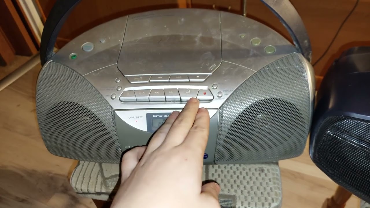 Sony CFD-S200L vs Panasonic DT37