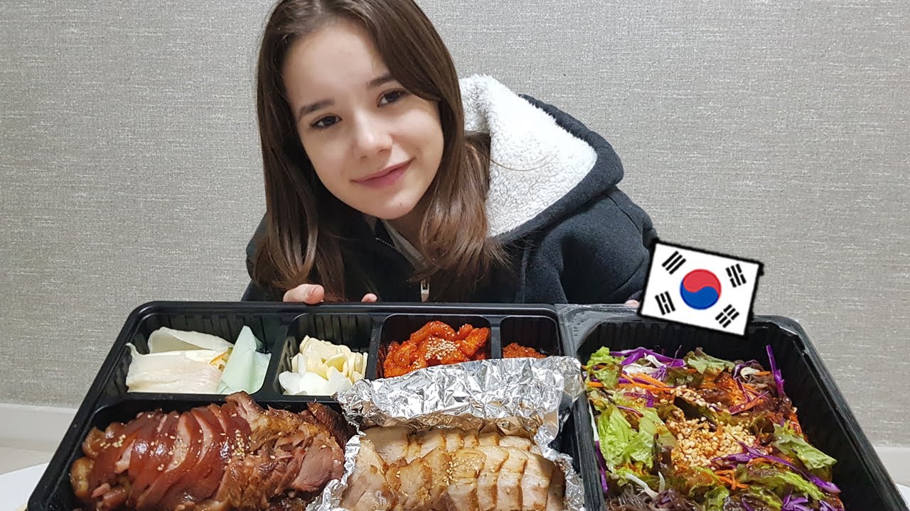 PEDINDO MUITAS COMIDAS DE MADRUGADA NA COREIA | 새벽에 족발 보쌈 시켜먹는 외국인 아내 (feat떡볶이도 같이)