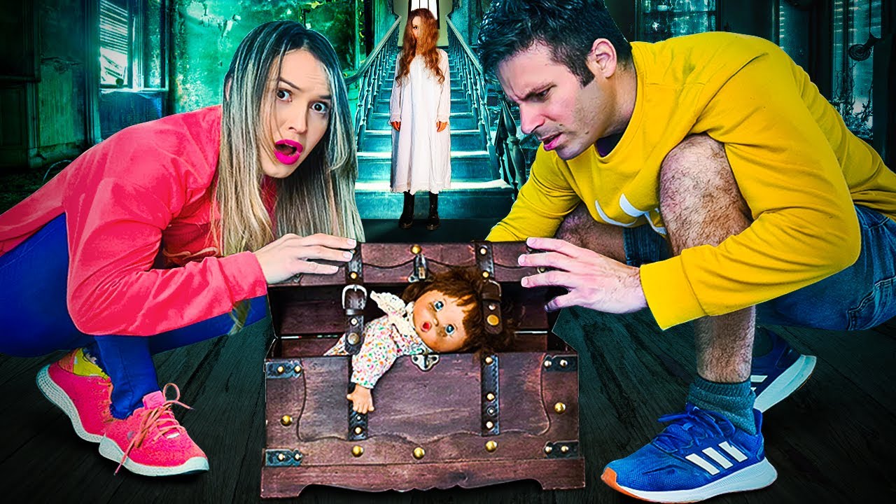 Menemukan rumah terlantar yang berisi boneka misteri!