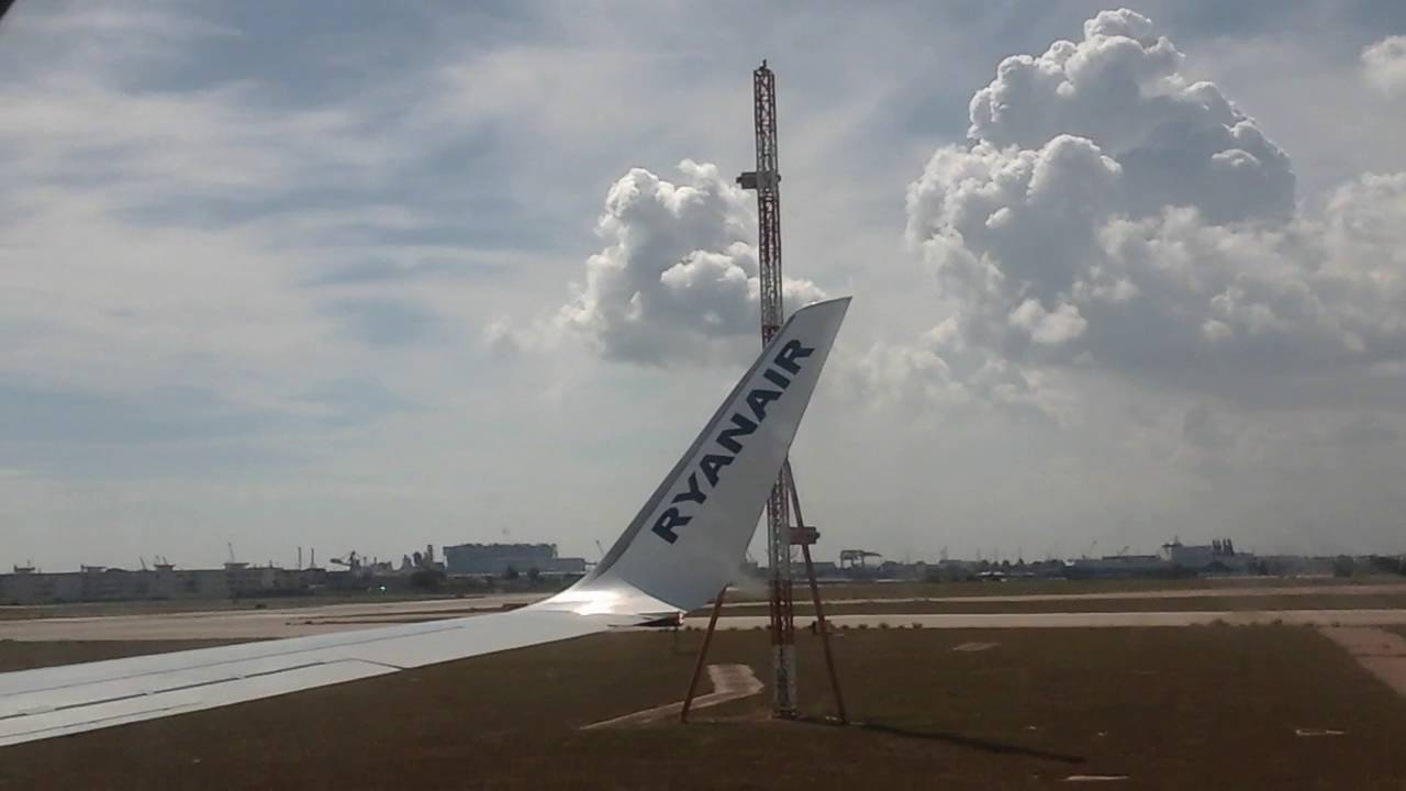 Decollo dall'aeroporto di Brindisi -ryanair