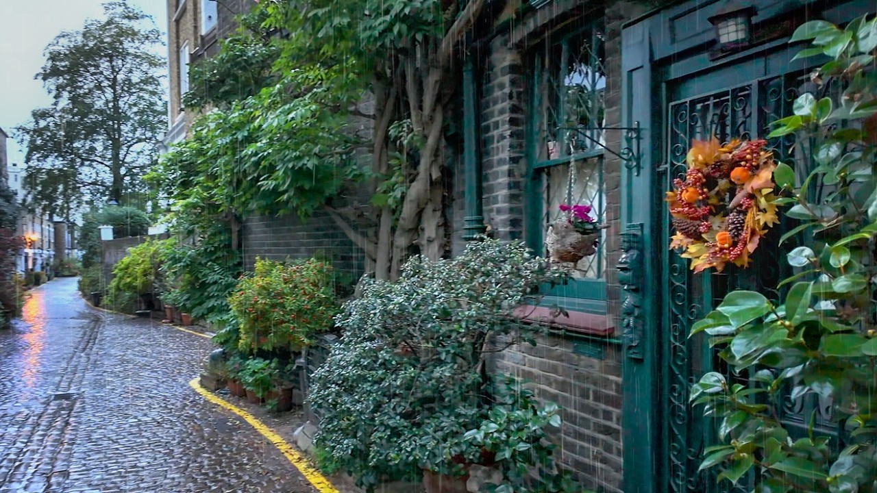 Rainy London Autumn Walk 🍁 South Kensington incl. Mews & The Boltons | 4K HDR